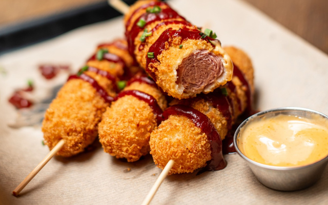 Cachorro-quente no palito 