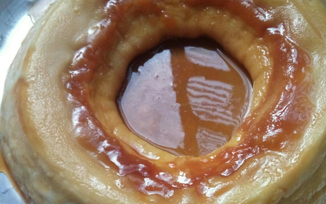 Falso pudim de leite condensado de microondas