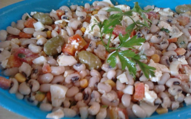 Salada de feijão fradinho com amor