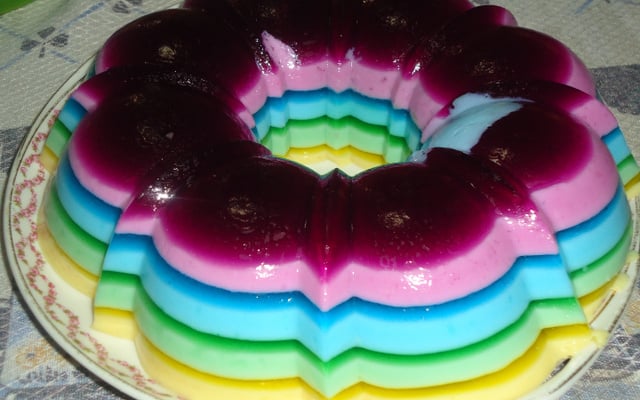 Gelatinas coloridas em camadas