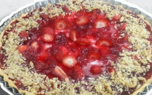 Torta de morango com nozes