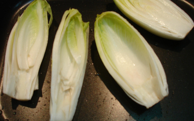 Barcas de endívias a rolê