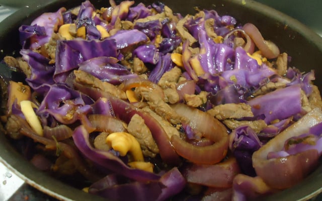 Carne de porco com repolho