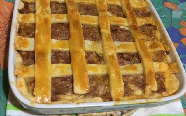 Torta de carne seca com catupiry e mussarela