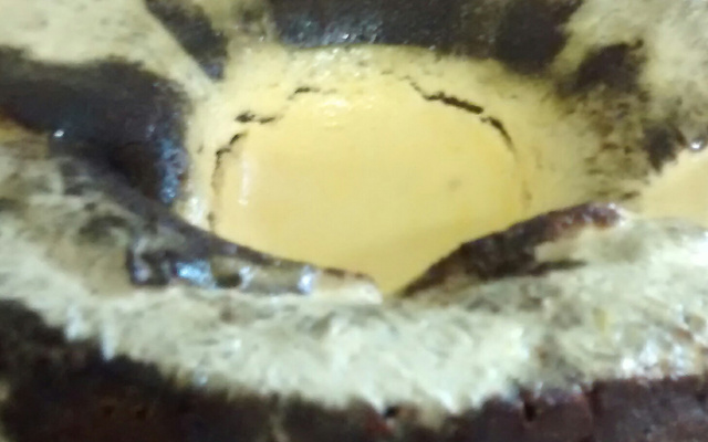 Bolo de laranja com cobertura de laranja.