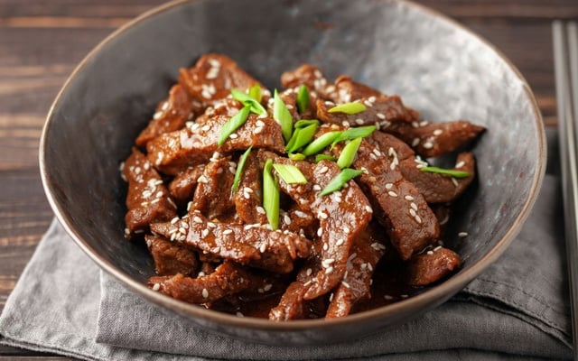 Bulgogi autêntico de carne bovina com cebolinha