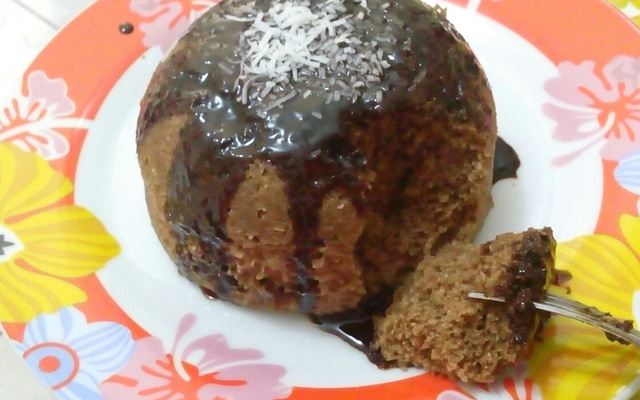 Bolo de caneca de chocolate com calda - light