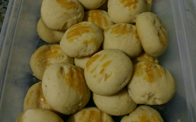 Salgadinho de queijo ralado (desmancha na boca)