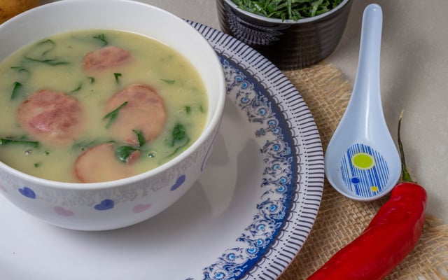 Caldo verde de aipim