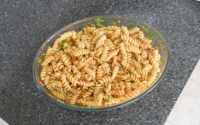Macarrão picante com atum