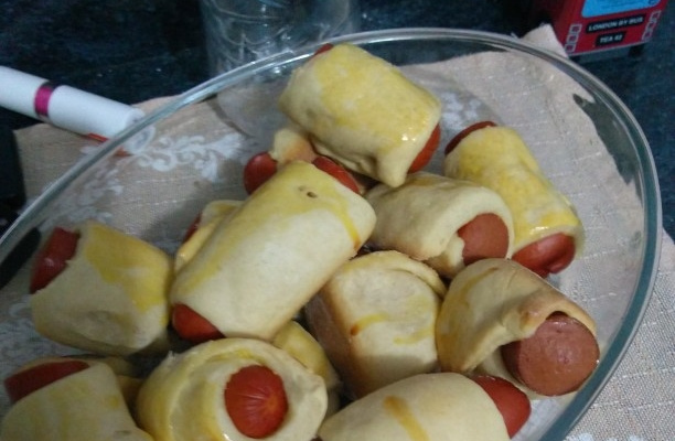 Enroladinho de salsicha assado fácil