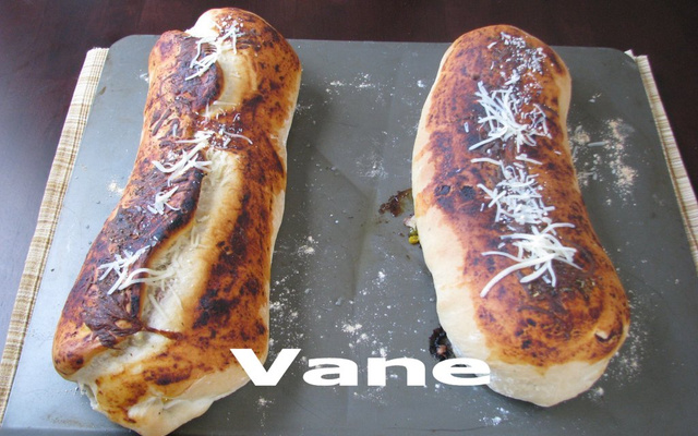 Pão salgado recheado