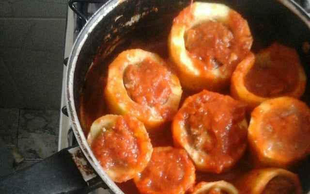 Abobrinha recheada com carne moída