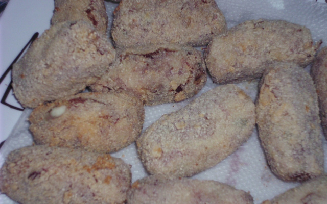 Bolinho de batata com carne seca (ou frango) e queijo