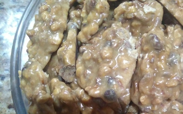 Pé de moleque com leite condensado da Clau