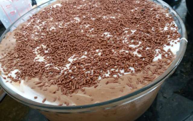 Pavê de sorvete e bombom