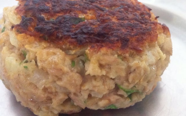 Hambúrguer de atum com aveia