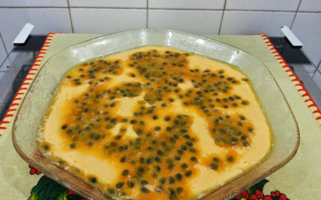 Mousse de maracujá com suco em pó