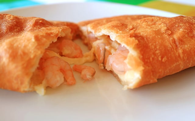 Pastel de camarão com cream cheese