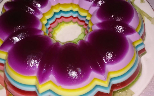 Gelatinas coloridas em camadas