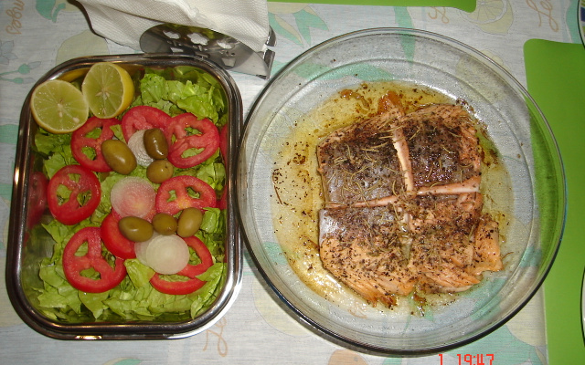 Salmão assado à provençal