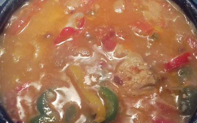 Cação ao molho de pimentões.