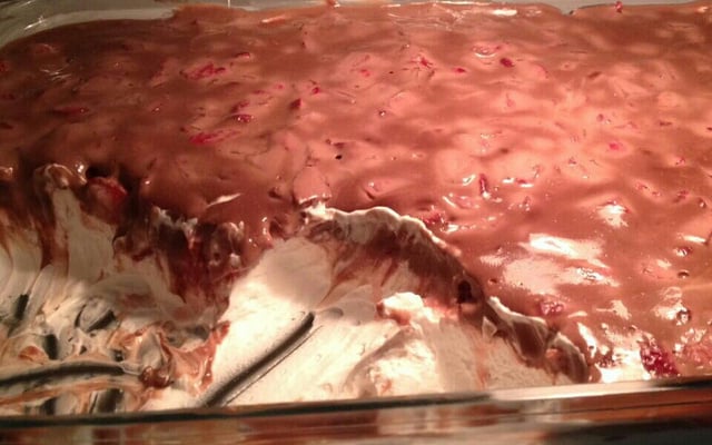 Sobremesa de morango com chantilly