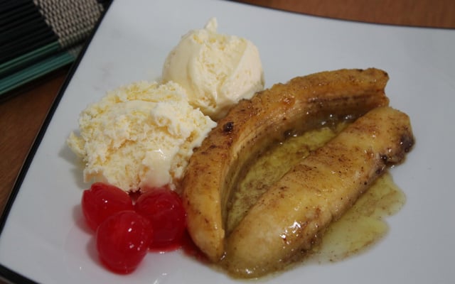 Banana flambada com sorvete