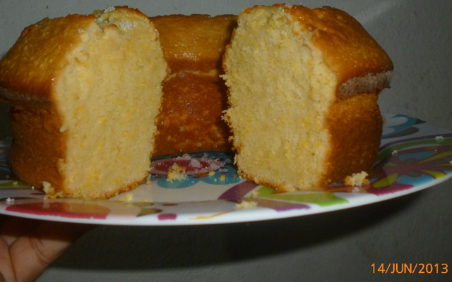 Bolo de limão com fubá