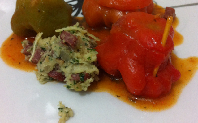 Pimenta Cambuci (pimentão chapéu) Recheado com Linguiça