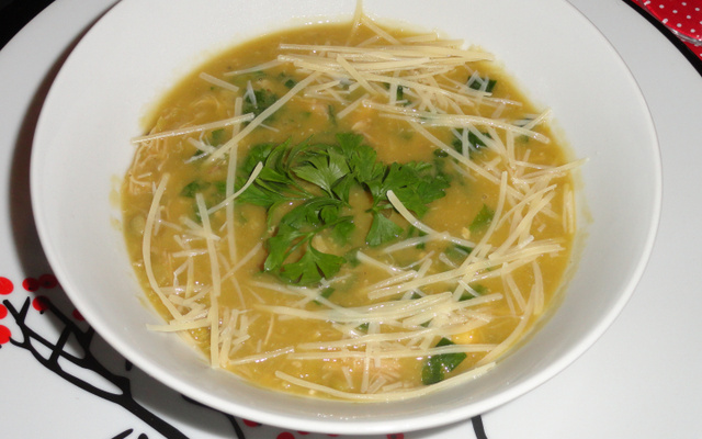 Caldo de ervilha com frango