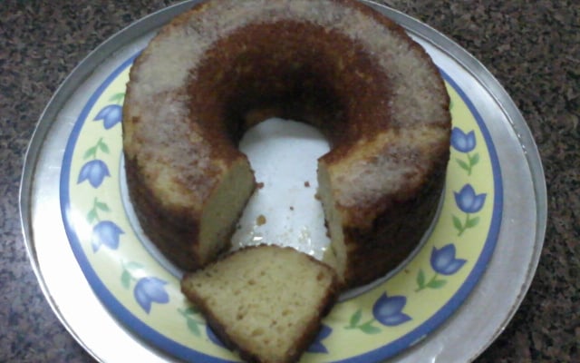 Bolo úmido de laranja