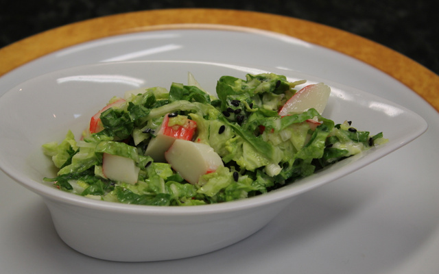 Salada refrescante de acelga com kani