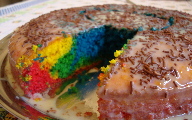 Bolo colorido