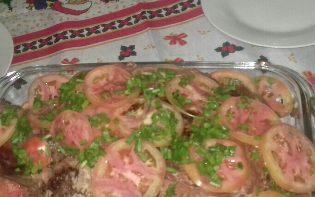 Pernil de porco recheado e assado