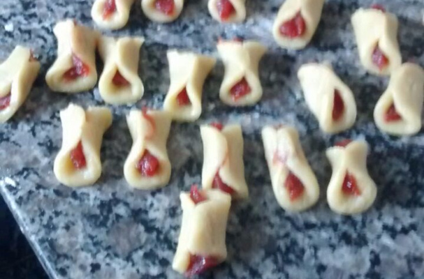 Beliscão de goiabada ( goiabinha )