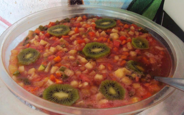 Salada de frutas cremosa