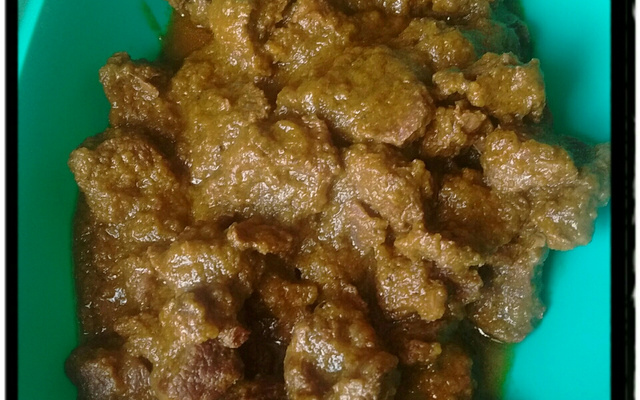 Músculo com cebola na panela de pressão