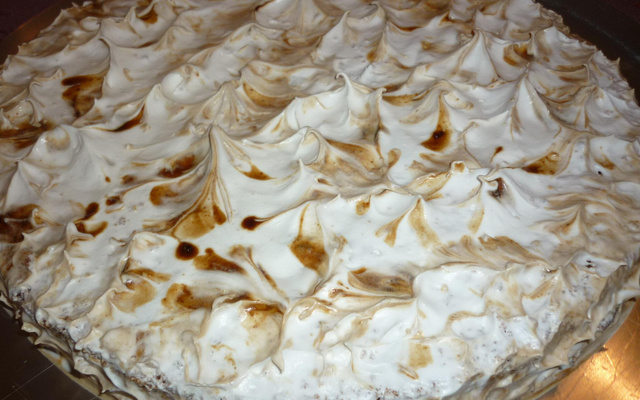 Bolo de chocolate e café