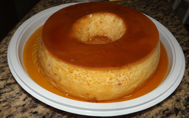 Pudim de leite condensado de padaria