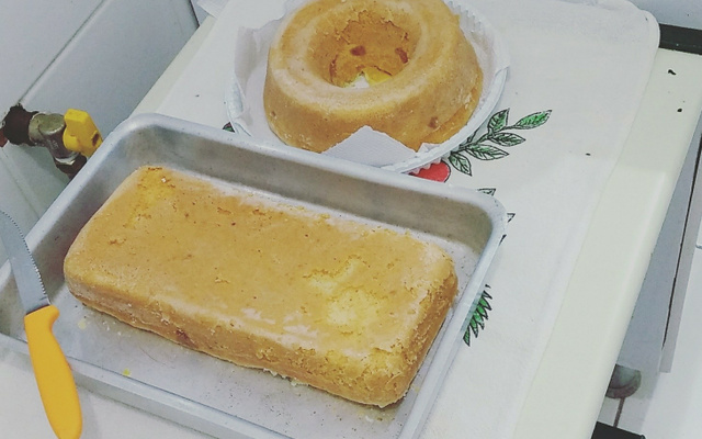 Pão de queijo gigante, recheado com requeijão cremoso