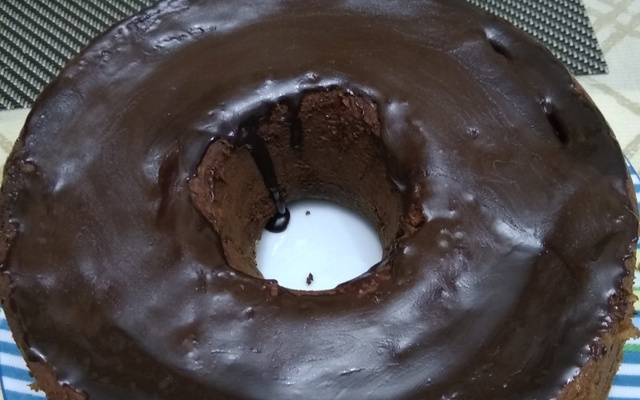 Bolo de chocolate com cobertura