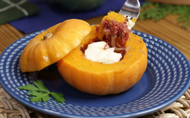 Moranguinha recheada de carne seca com requeijão
