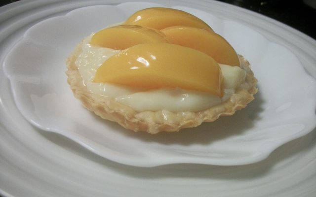 Tortinha de pêssego com massa folhada