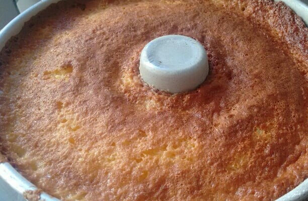 Bolo rápido de flocão de  milho com coco