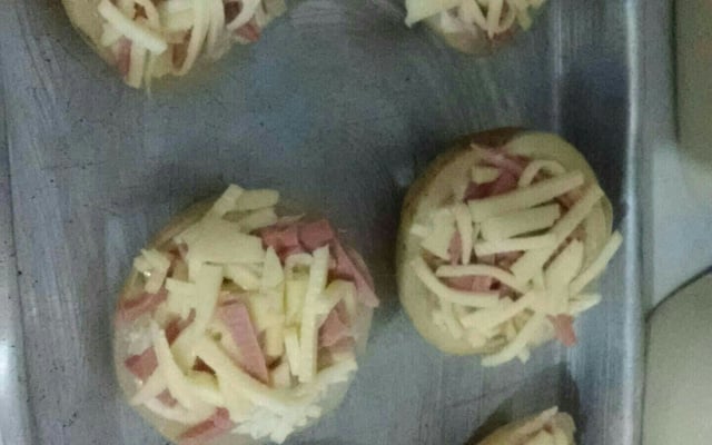 Batata recheada com presunto e queijo