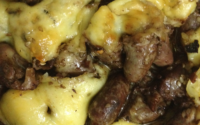 Coração de galinha ao forno com queijo coalho