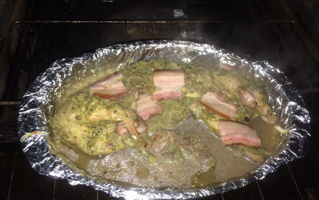 Coelho assado ao vinho