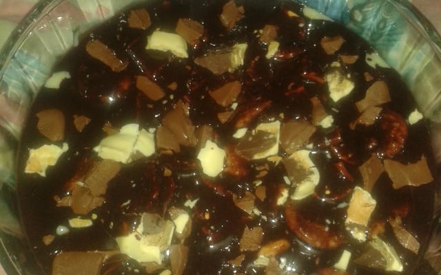 Pavê de chocolate com barra de chocolate