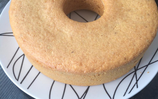 Bolo de fubá fofinho com canela e erva doce